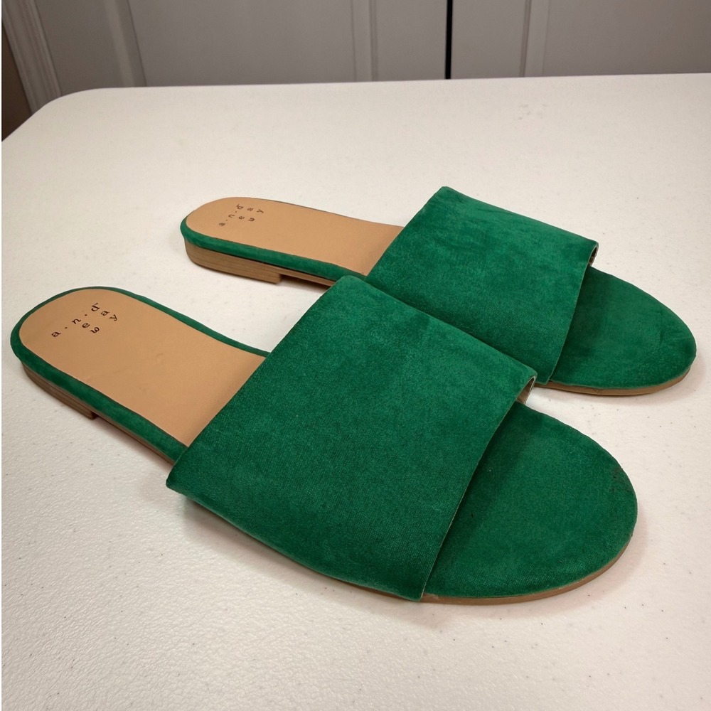 A New Day Green Faux Suede Slide Sandals Minimalist Flat Summer Shoes Size 7